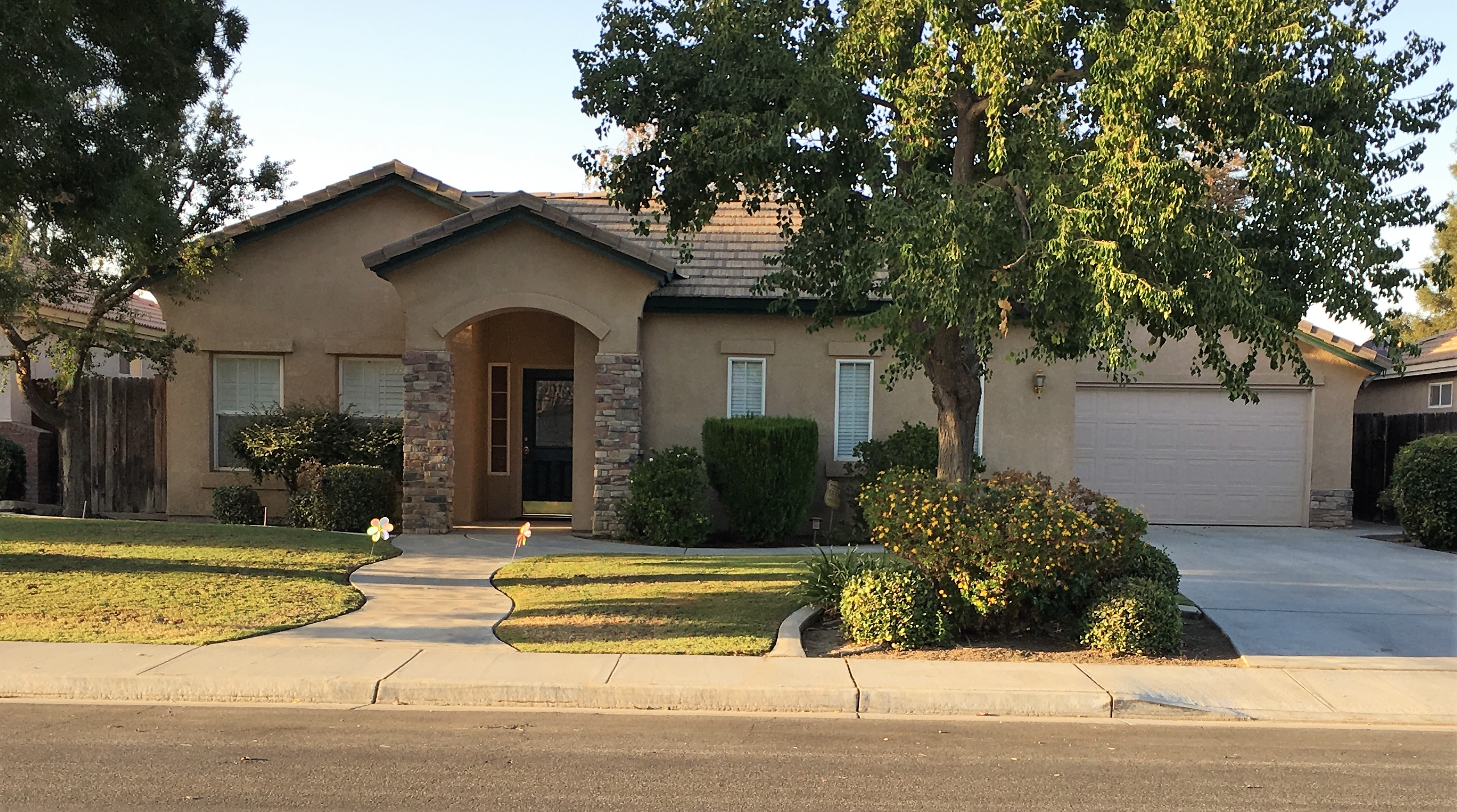 209510402 Loughton Ave. Bakersfield, CA 93311 Southwest Home With